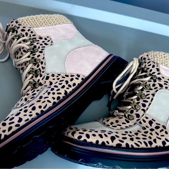 Leopard print leather laced up boots with cowboy style square toe boots size 8 - Picture 12 of 15